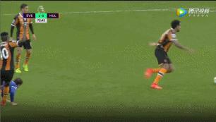 裁判员出示红牌警告有哪些情况,裁判给了自己一张红牌