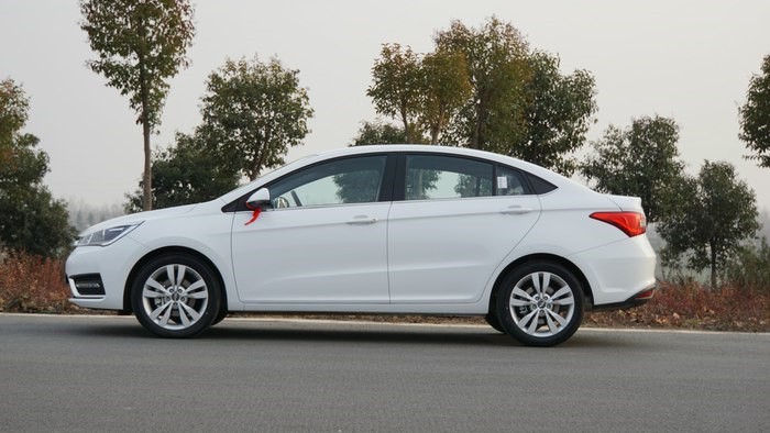 居家代步新能源车推荐10万,家用轿车奇瑞艾瑞泽5