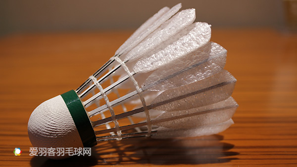 人造羽毛球拍真的好用吗,人造羽毛球推荐