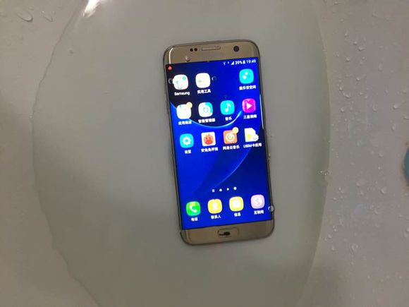 三星s7edge日版单卡上市价格,2019还值得买三星s7edge吗