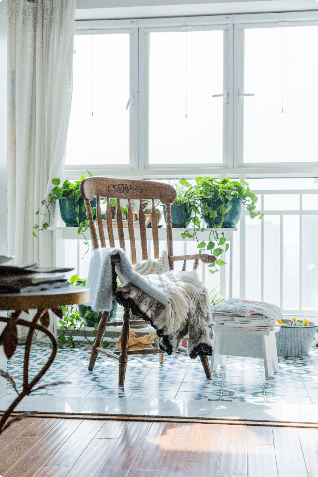 她凑来一堆二手家具，装了人生的第一套房子，关键还特别好看！