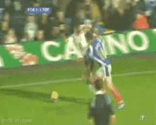 足球搞笑gif门将,足球过人搞笑集锦gif