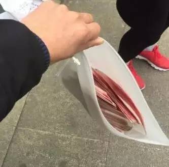 上海男子和妹妹说：给爸妈送终的事就交给你了！半个月有人在一条河里发现了他！