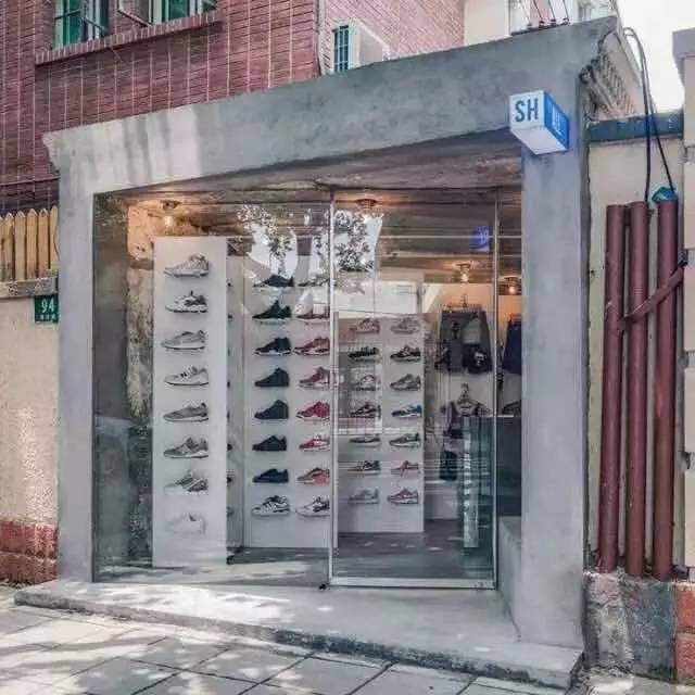 娼潵娼叮鏈嶉グ,娼潵娼叮绮惧搧绔ヨ姗辩獥