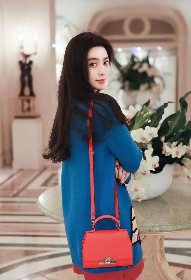 英国女王背双肩包,英国女王的爱马仕包包