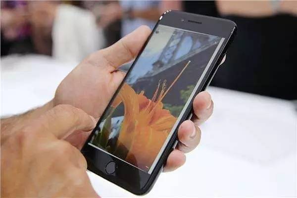 为什么红色的iphone便宜,红色iphone13mini