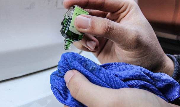 车上的残留胶怎么去除小窍门,车身残留的蜡怎么清洗