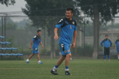 国足终于又一次不卑不亢,国足鹿晗