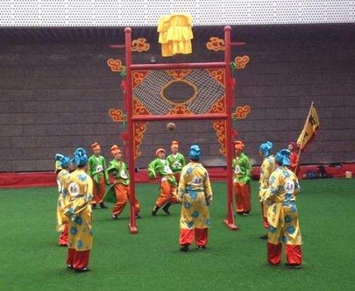 谈中国古代蹴鞠的兴衰,关于足球的起源论文1000字