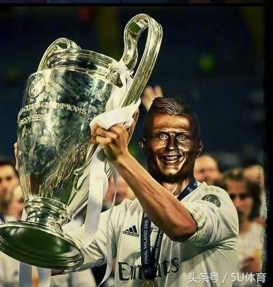 梅西和c罗雕像,c罗和梅西的雕像