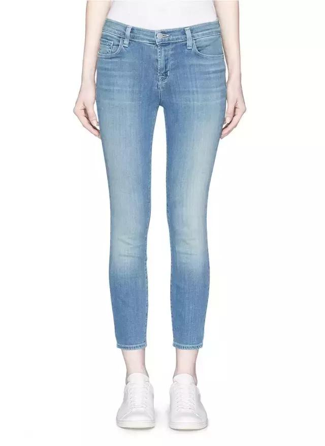 不敢去大牌店试衣服的年轻姑娘，可能永远不知道自己有多美