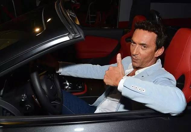 就算你月薪5万又怎样，在这儿也只够洗次车