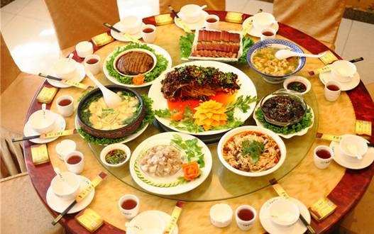 浜戝崡绾㈡渤娉歌タ缇庡コ,浜戝崡娉歌タ鍘跨編濂虫紓浜悧