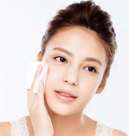 春季皮肤粗糙泛红瘙痒怎么解决,脸过敏特别干燥泛红瘙痒怎么办