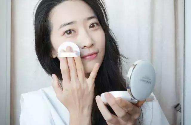 棉花糖气垫粉扑的正确使用方法,雅诗兰黛白金气垫正确使用方法