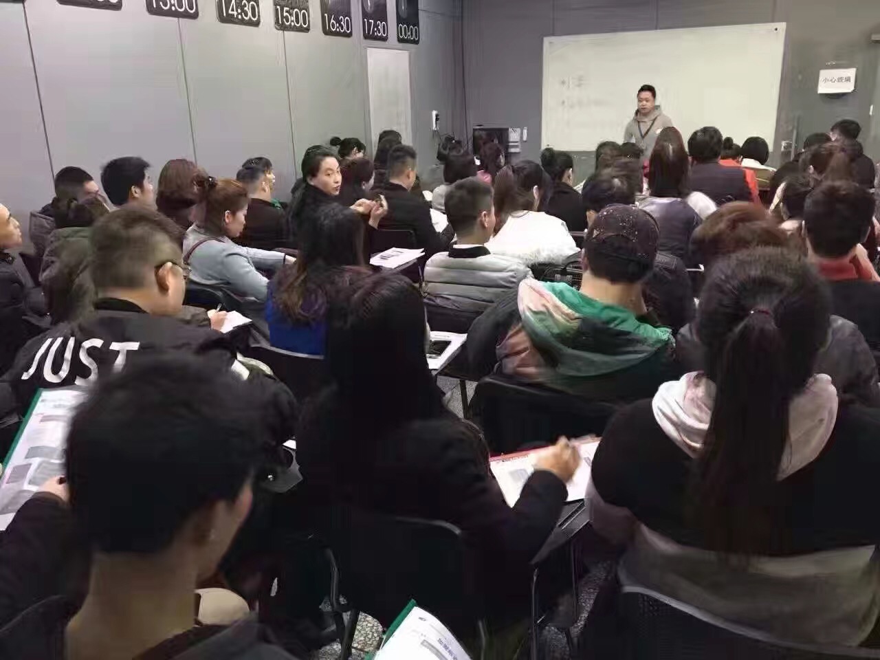 在上海市如何开加盟店,开个快餐加盟店要多少钱呢