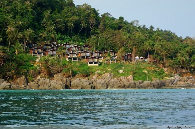 在孤独小岛上追蜥蜴、为岛民演奏音乐、玩浮潜、品冰咖啡，好享受