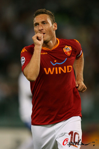 进球庆祝动作自创推荐,进球后超帅庆祝动作怎么做