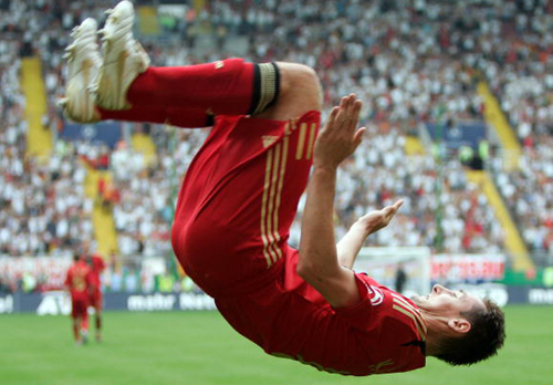 进球庆祝动作自创推荐,进球后超帅庆祝动作怎么做