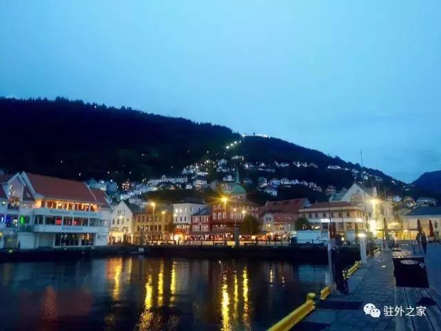 这个单身姑娘一个人一台车一年行走二十多个国家