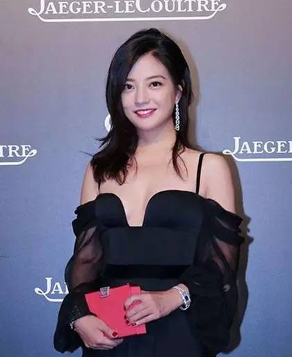 赵薇从演员到导演经历了什么,赵薇最近的发型