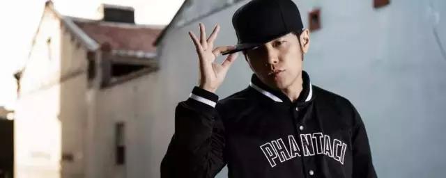 成军20年的*月天五**写满了我们青春，但他们做的潮牌真的丑爆了