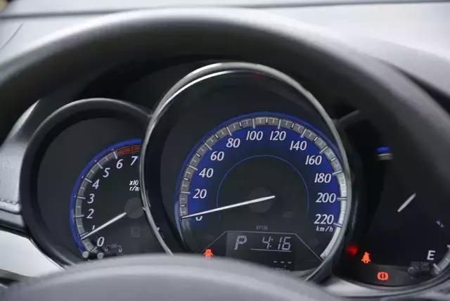 为什么年轻人都买两厢车,为什么都建议买合资车