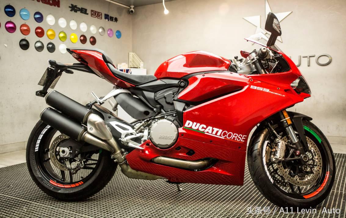 杜卡迪大魔鬼暴力,杜卡迪大魔鬼引来围观