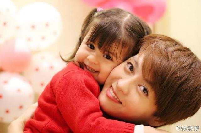 梁咏琪为女儿Sofia庆生，曾经空运母乳回港保障女儿有鲜奶吃