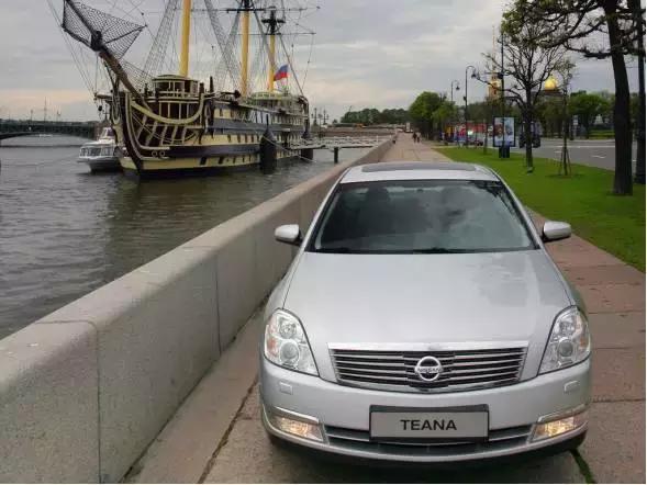 敢瞧不起四万块的3.5升V6天籁？随时秒你几条街！