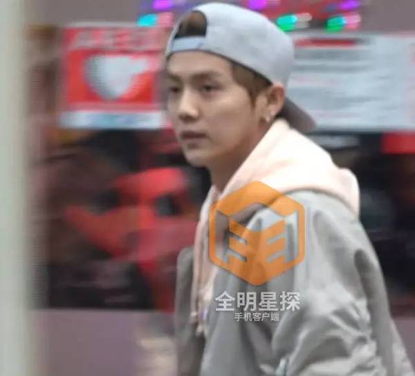 厉害了！鹿晗与神秘地陪同游东京3小时，还惹出了大动静！