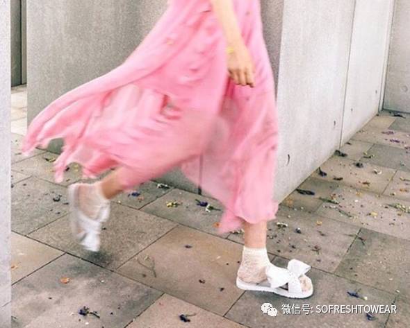 ugg鞋穿搭,ugg变黑色