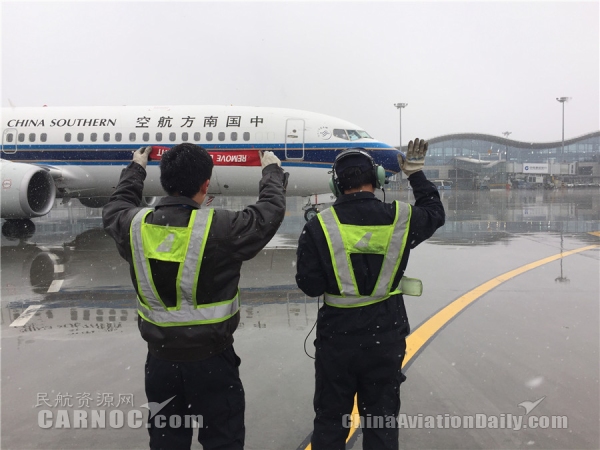 清明“战雪”南航在乌保障1.8万人次顺利成行