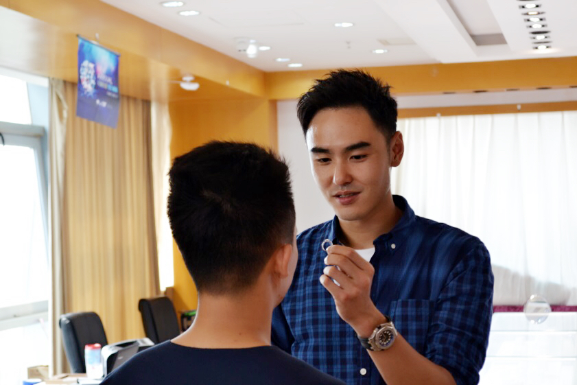 珂兰与阮经天为爱碰撞,助他人实现钻戒梦