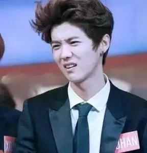 请给我一个不复合的理由,请给我一个不能爱你的理由