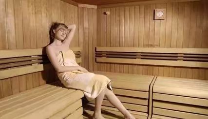 皮肤暗黄闭口痘痘多怎么办,脸部痘痘反复皮肤暗沉日常调理