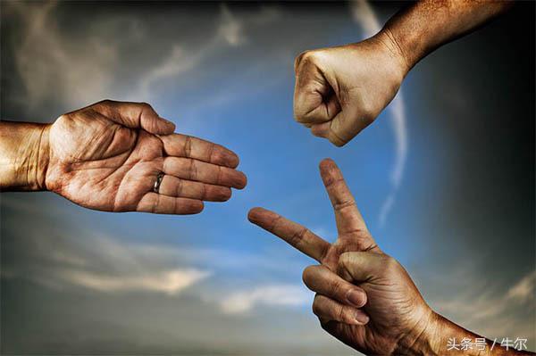 爽肤水跟精华液的顺序,爽肤水精华水的正确使用顺序