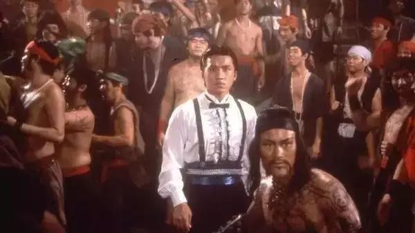 洪金宝被军官打是什么电影,当年被李小龙暴揍的洪金宝