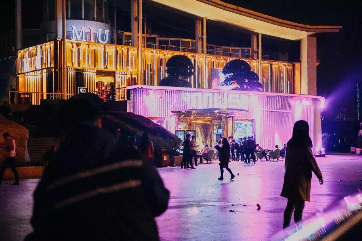 武汉00后夜生活,00后在武汉的日常