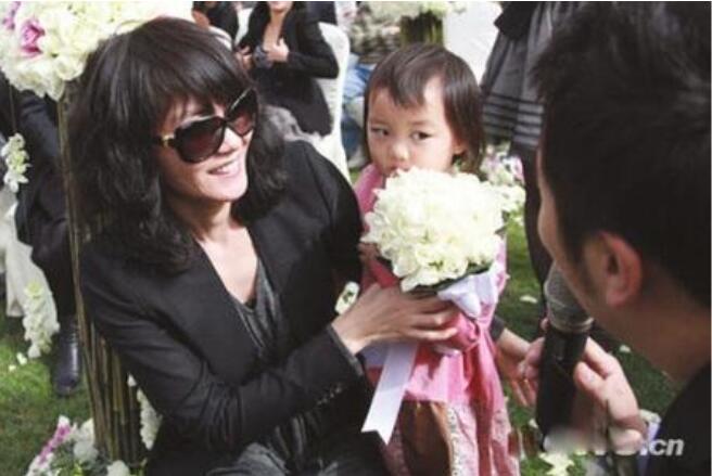 金粉世家经典八姐片段,金粉世家大哥和八妹的画面