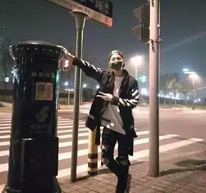 请给我一个不复合的理由,请给我一个不能爱你的理由