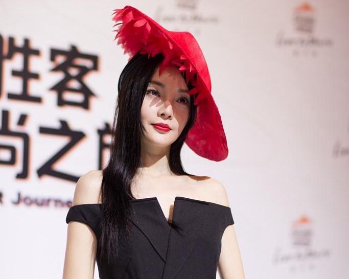 上海时装周创意设计,上海时装周标志在哪个区