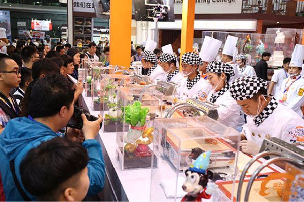 玩偶设计师林良如：怪趣毛毡展览——《23个小怪兽》