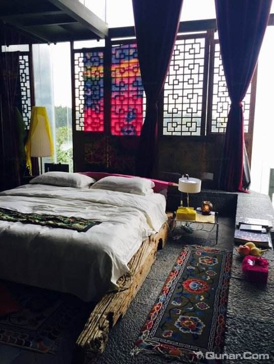 杨丽萍大理酒店暂停营业，日常价格5千，停业原因却让网友点赞