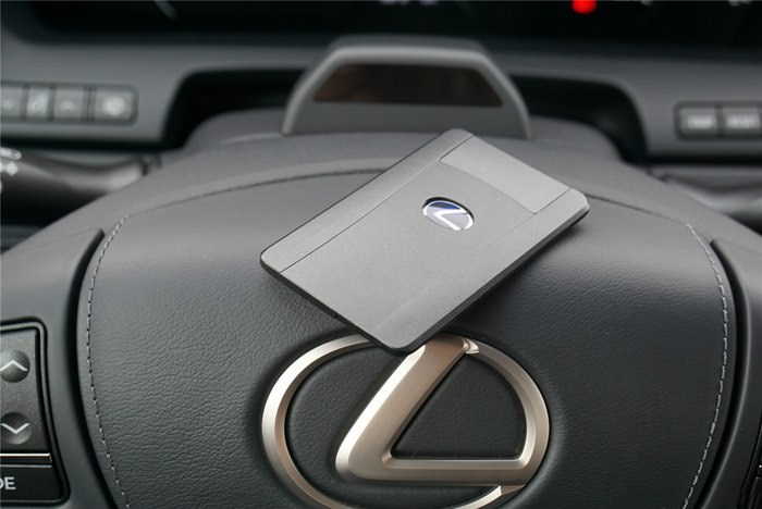 238万的雷克萨斯LS600，能和宝马奔驰对抗的日系车！