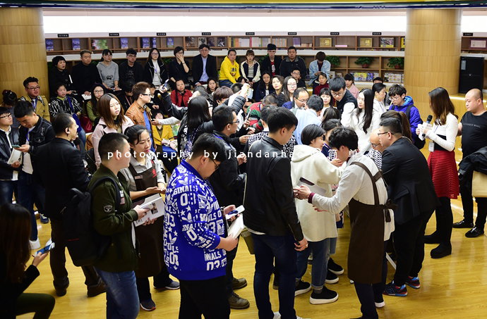 著名主持人孟非，五年后再一次《随遇而安》，沈阳粉丝签售会