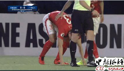 看着都疼的名场面足球,看着揪心中国足球