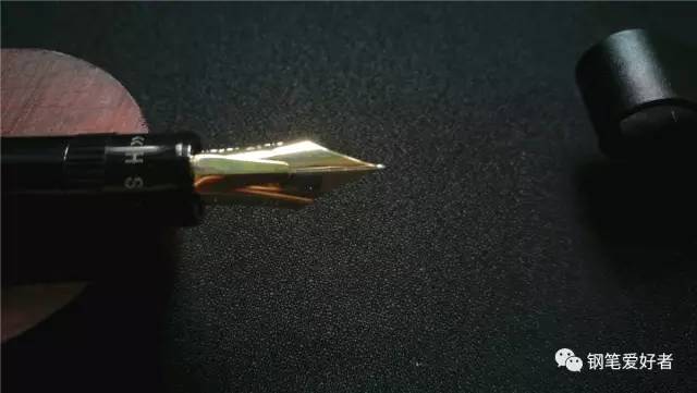 百乐钢笔笔尖m和f的区别,百乐14k钢笔买f尖还是mf尖