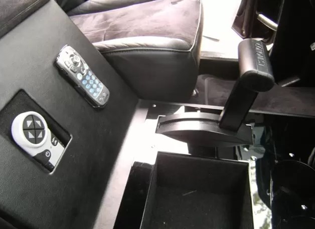 别总因为加不满油就嫌弃这款1500万的豪车了，它也不好洗呀！