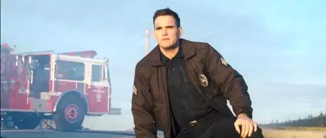 别为美联航*力暴**赶客辩护了,一小撮美帝人就是有歧视病